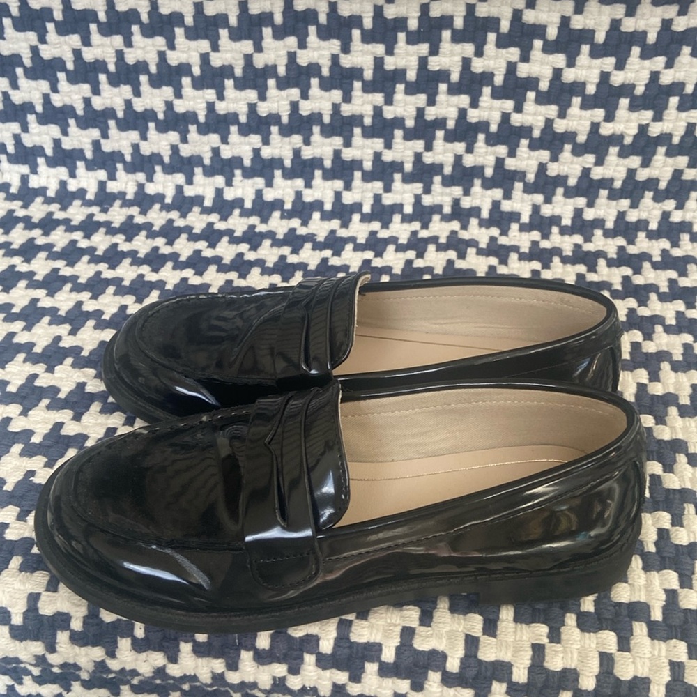 Zara Kids loafer in patent leather Size 1.5 kids/ 33 (EUR)
